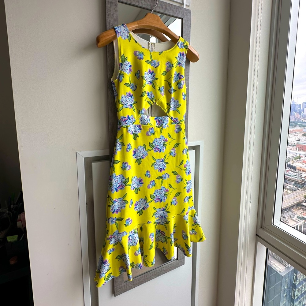 Summer Chic: Floral Midi Dress in Size Medium